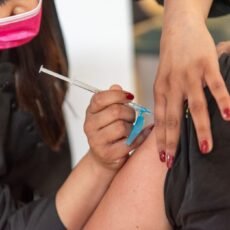 Top US doctors offer updated flu and COVID vaccine recommendations, aiming to ease confusion – AP News